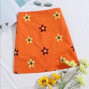 Zip up embroidered flower mini skirt